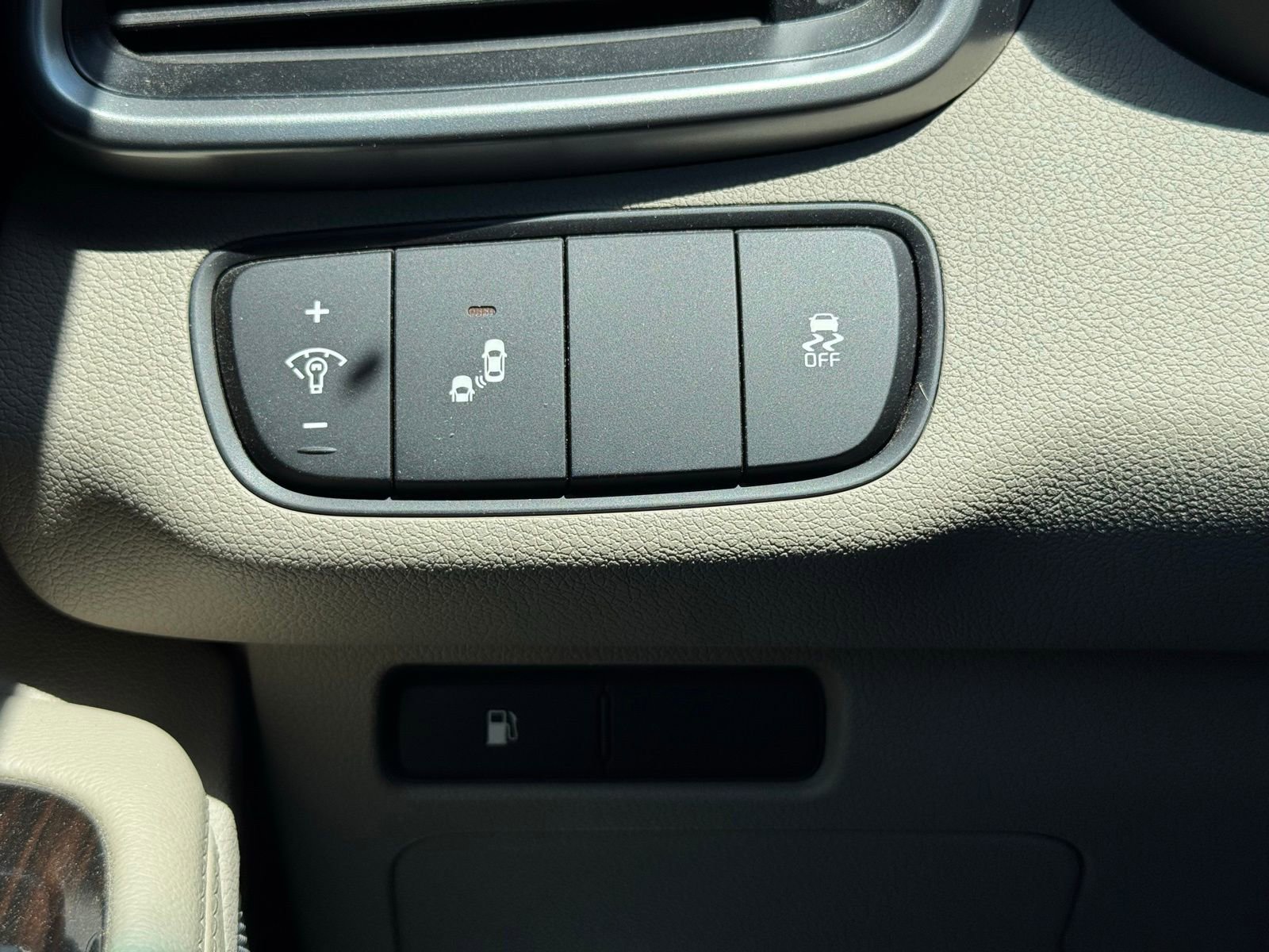 Used 2020 Kia Sorento LX FWD image 29
