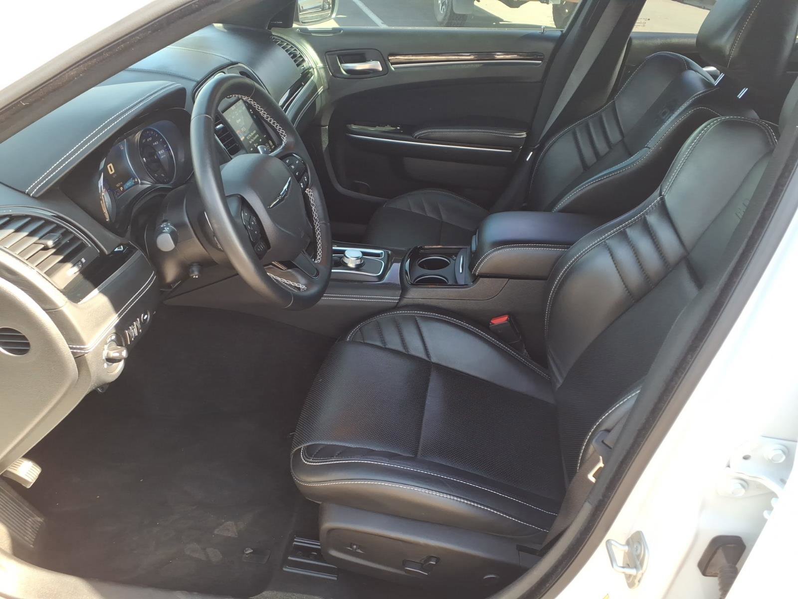 Used 2023 Chrysler 300 C image 21