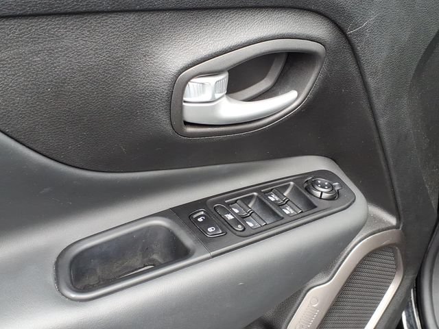 Used 2023 Jeep Renegade Latitude AWD/4WD image 15
