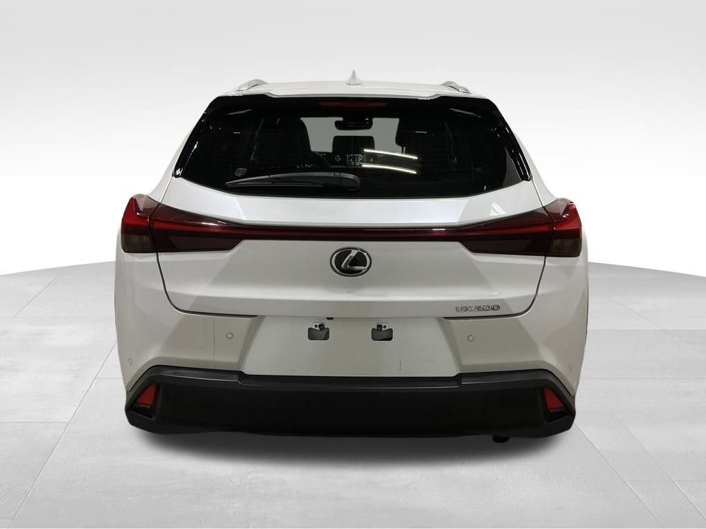 Used 2019 Lexus UX 200 image 3