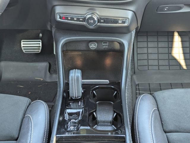 Used 2021 Volvo XC40 T5 R-Design w/ Protection Package Premier image 18