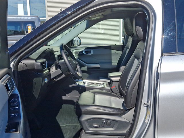 Certified 2022 Ford Explorer XLT w/ Equipment Group 202A AWD/4WD image 2