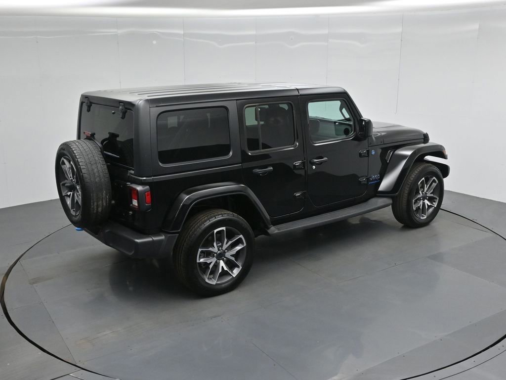 Used 2024 Jeep Wrangler Unlimited image 13