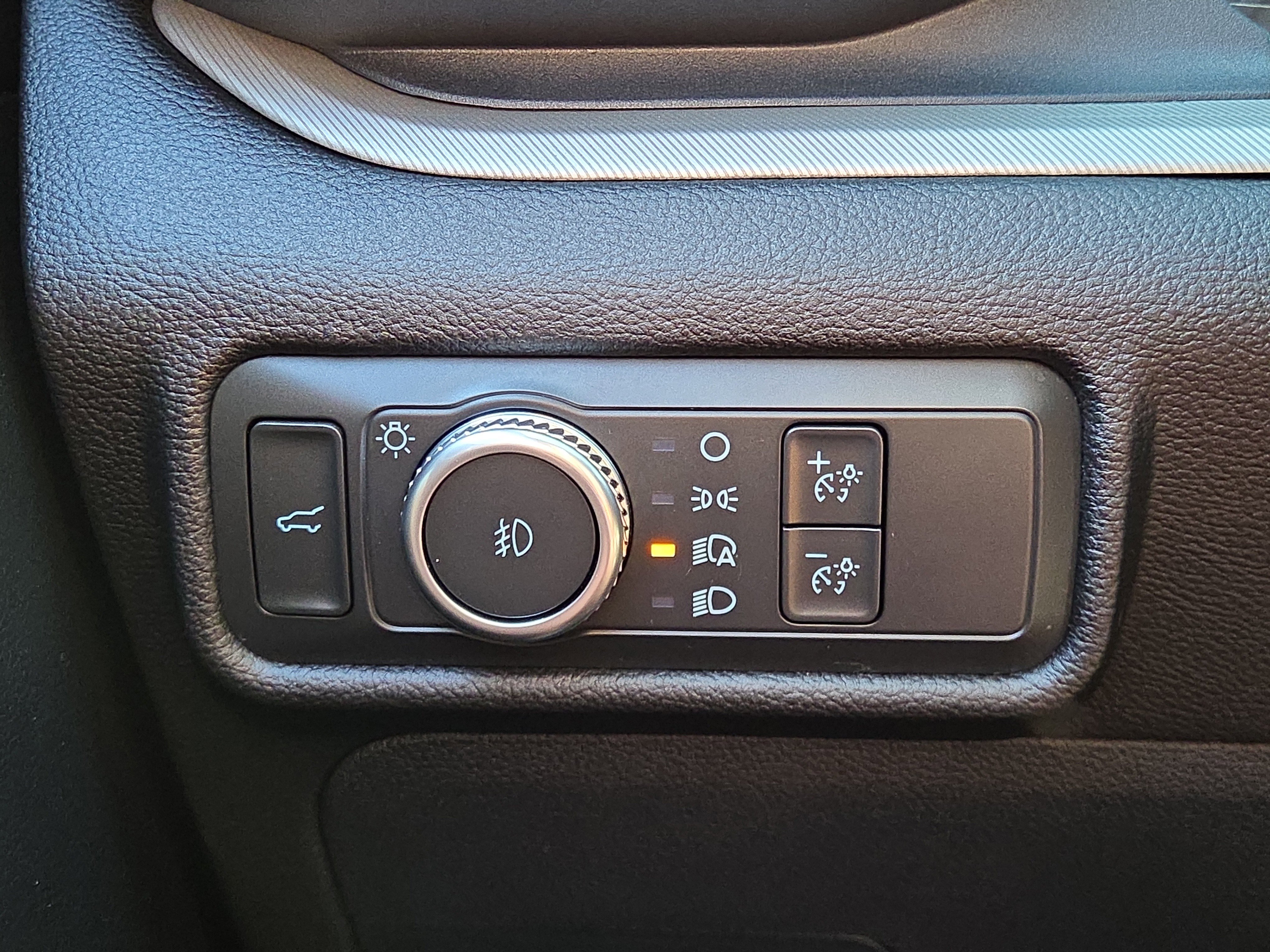 Certified 2022 Ford Explorer XLT w/ Equipment Group 202A AWD/4WD image 28