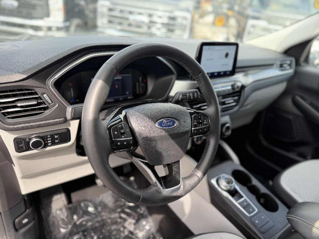 Certified 2023 Ford Escape Active AWD/4WD image 14
