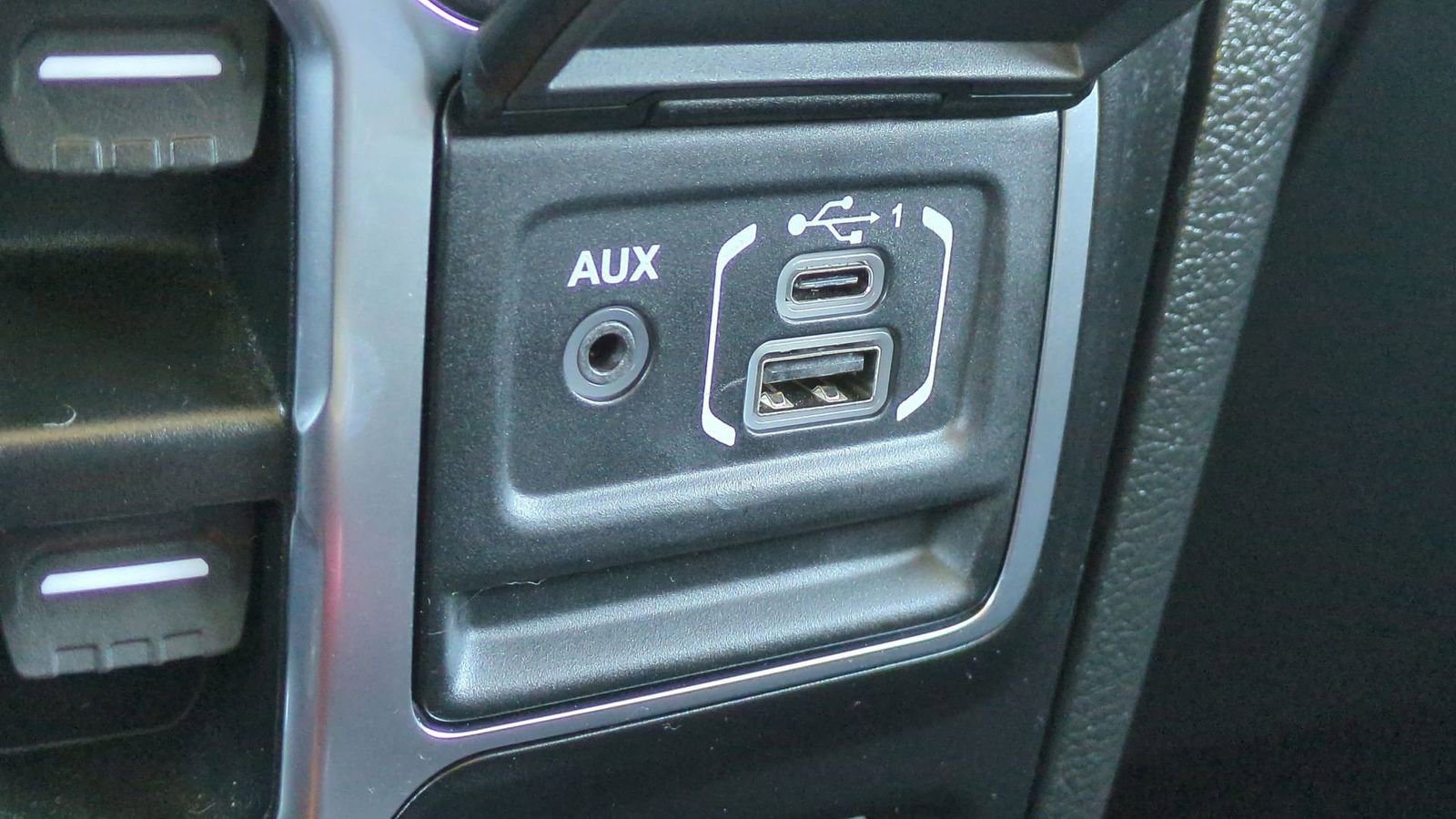 Used 2022 Jeep Wrangler Unlimited Sahara image 35