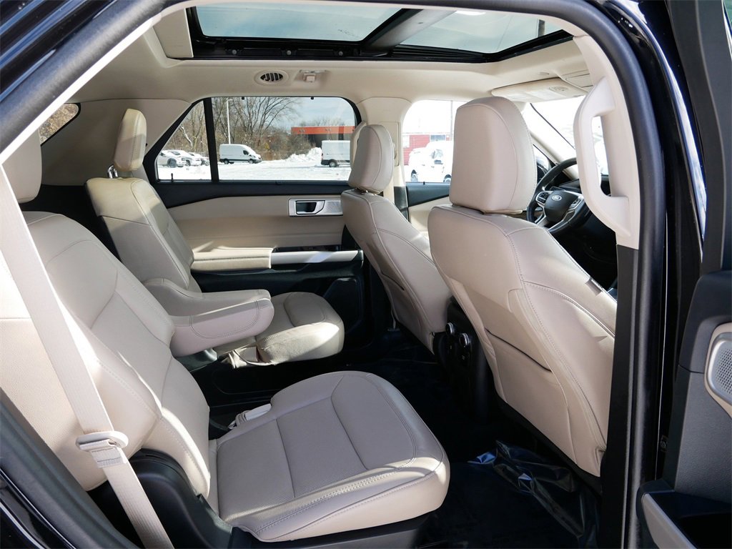 Certified 2023 Ford Explorer Limited w/ Limited Technology Package image 9