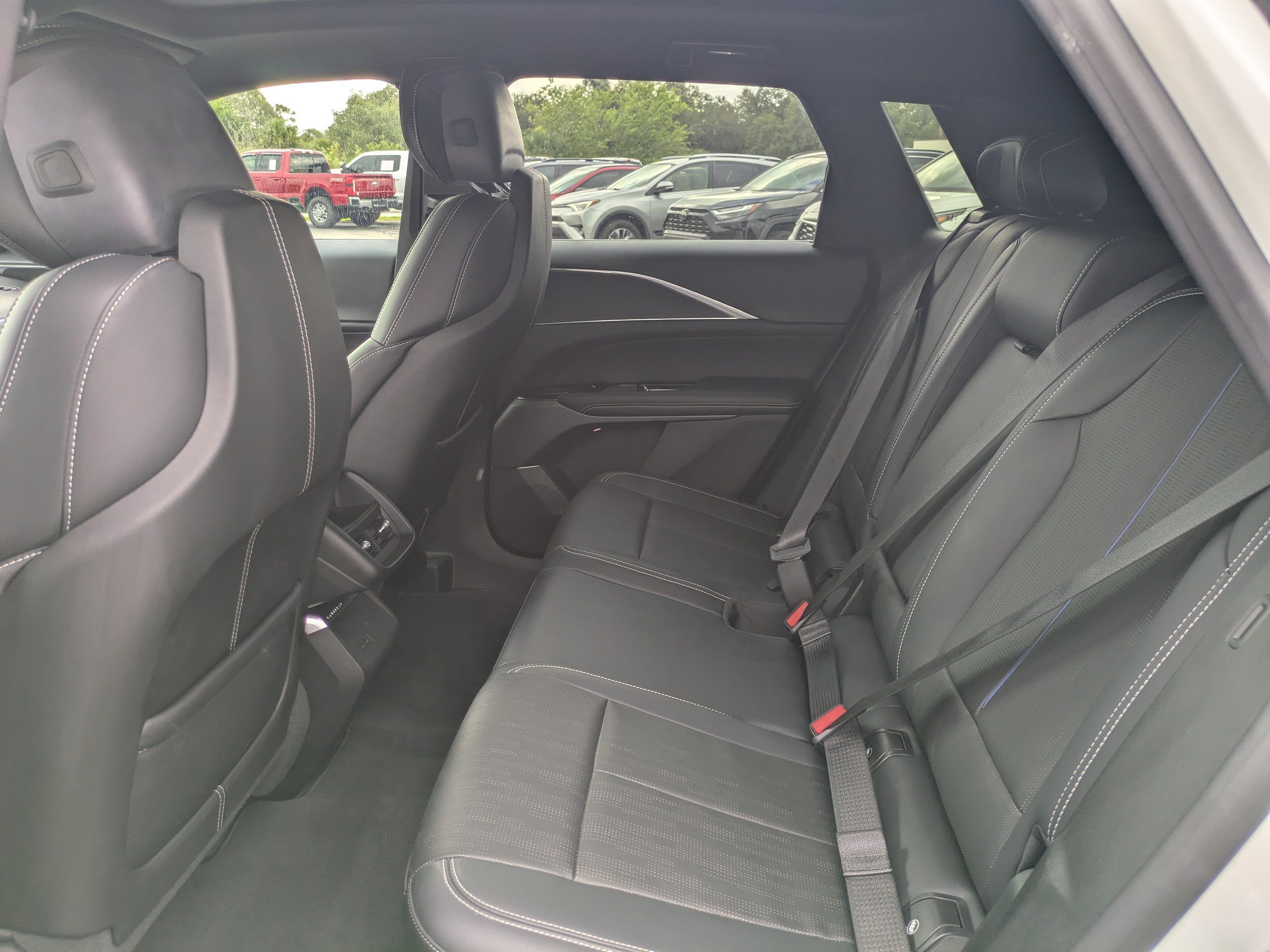 Used 2024 Cadillac Lyriq Luxury RWD image 13