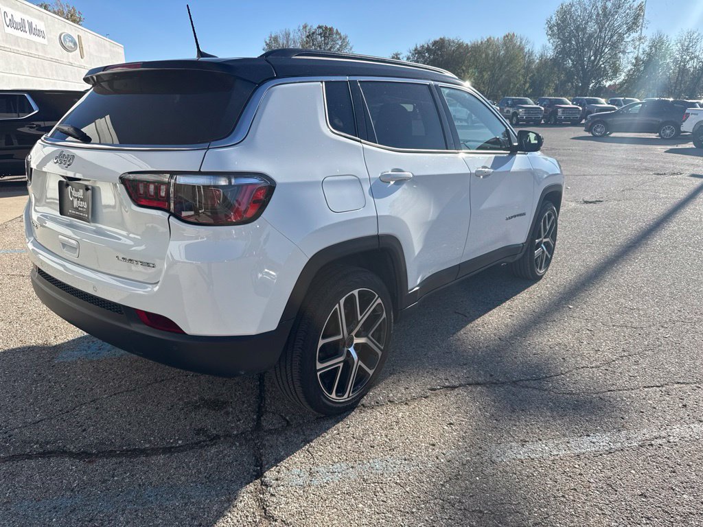 Used 2025 Jeep Compass Limited AWD/4WD image 3