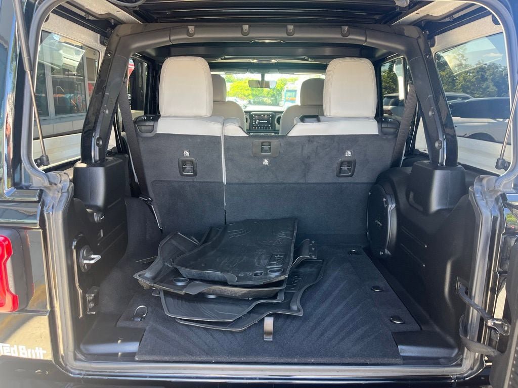 Used 2023 Jeep Wrangler Unlimited Sahara AWD/4WD image 12
