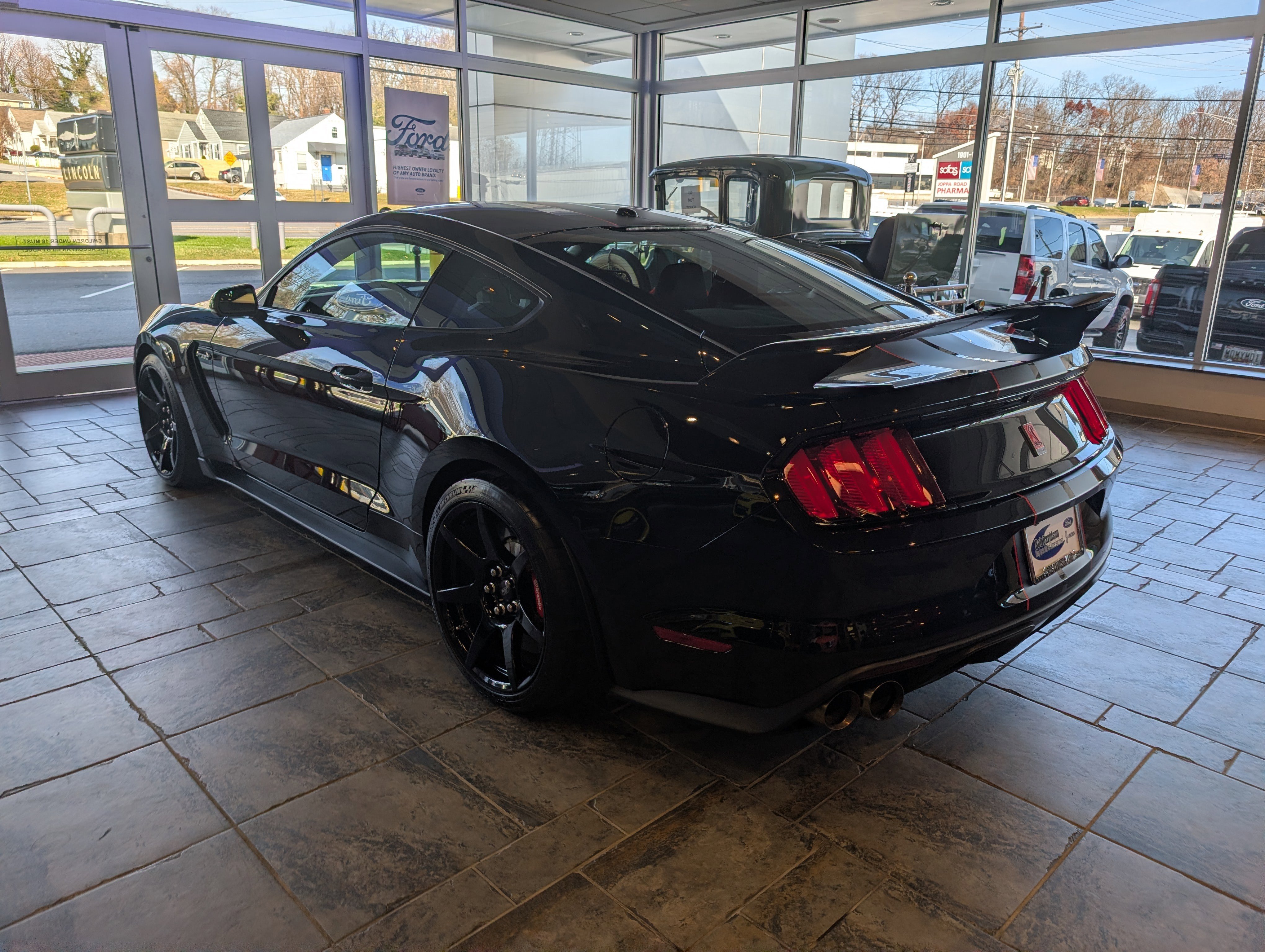 Certified 2017 Ford Mustang Shelby GT350R w/ GT350R Equipment Group 920A image 3