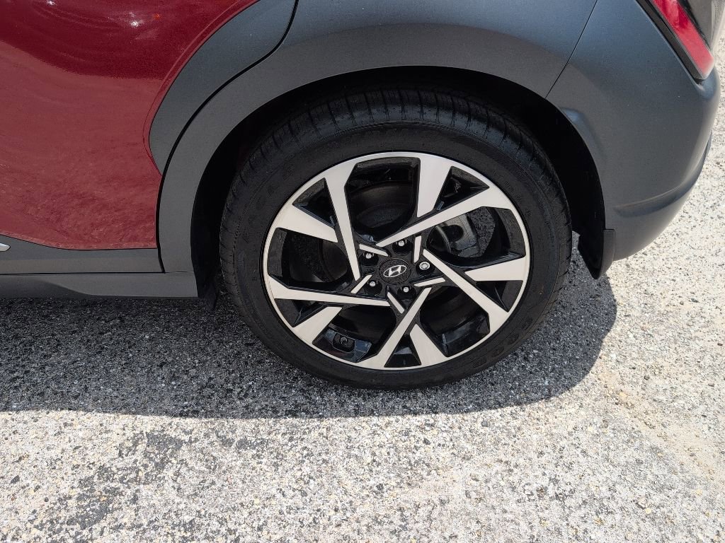 Used 2023 Hyundai Kona Limited FWD image 13