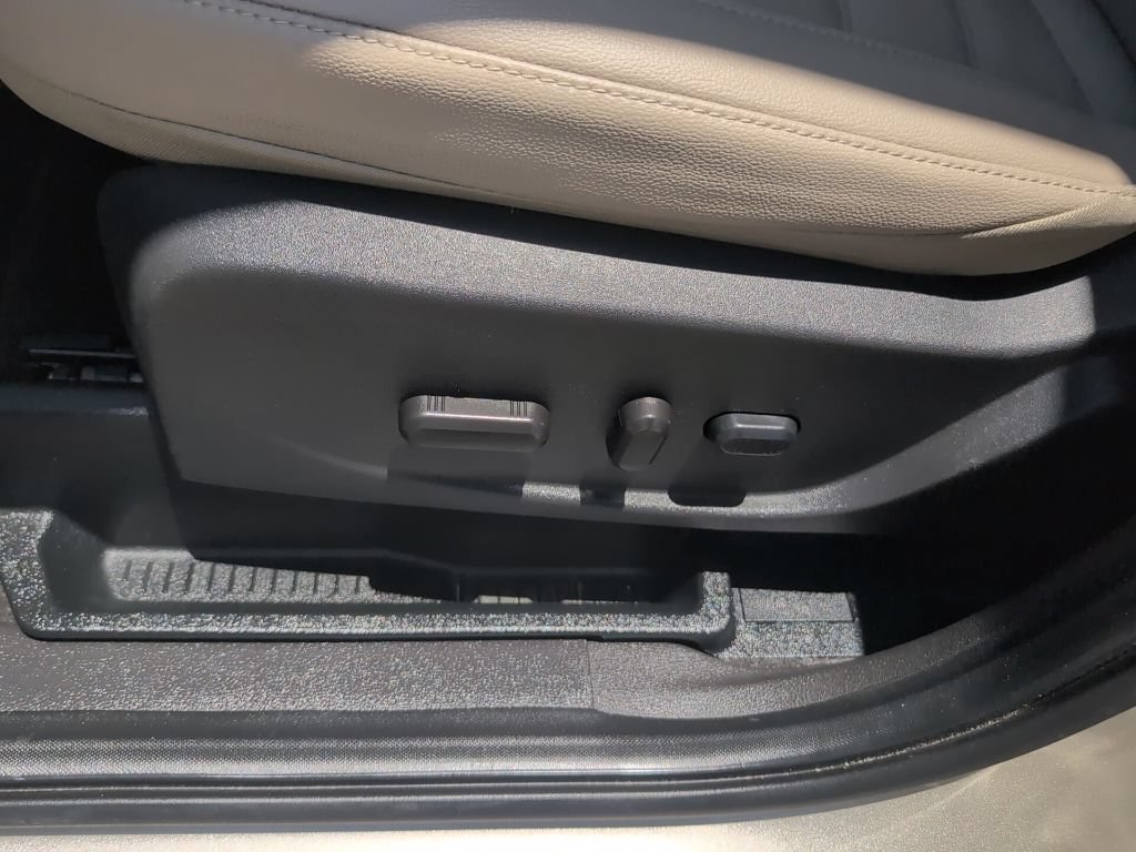 Certified 2018 Ford Escape SEL FWD image 9