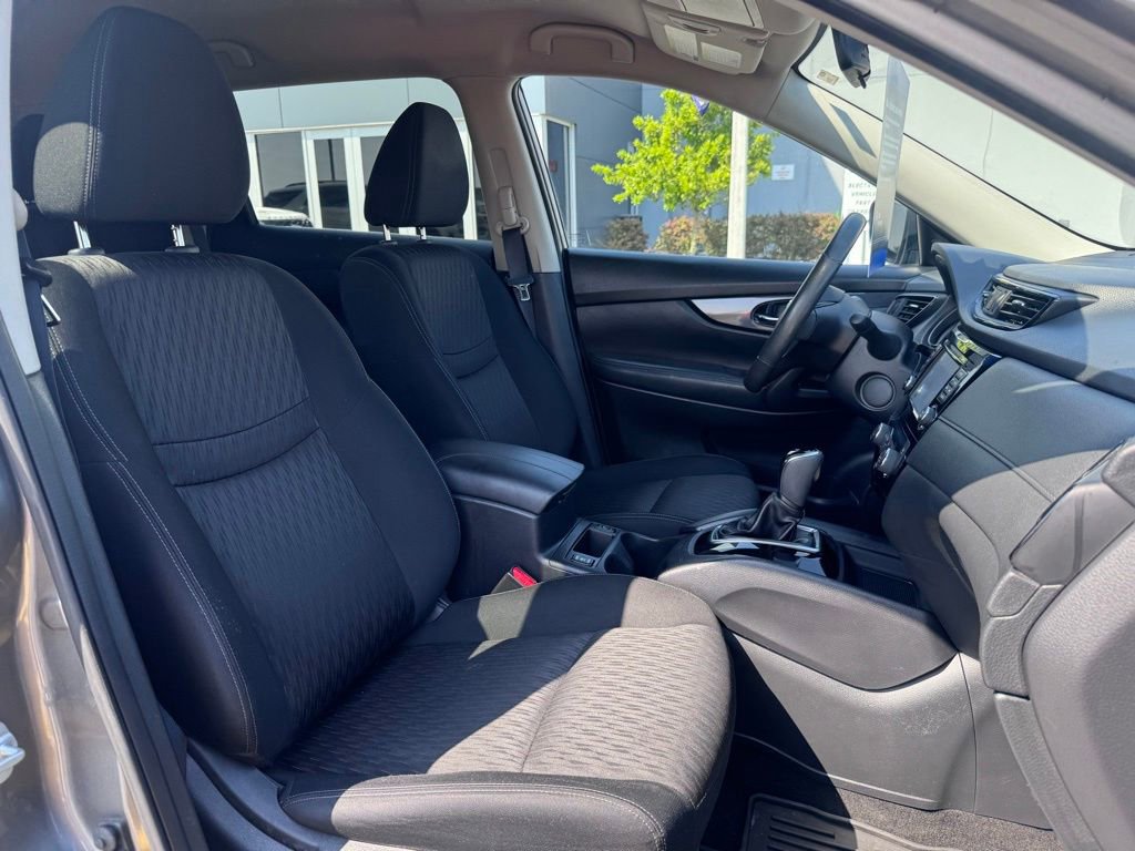 Used 2017 Nissan Rogue SV w/ SV Premium Package FWD image 22