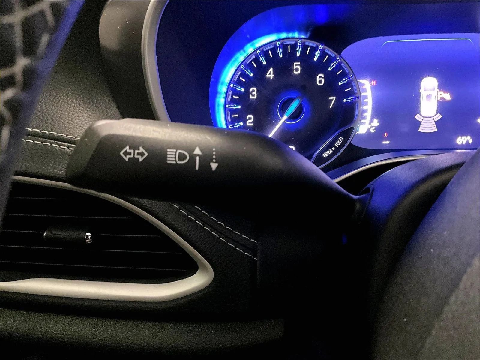 Used 2025 Chrysler Pacifica Select image 31