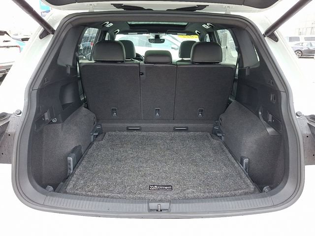Used 2022 Volkswagen Tiguan SEL R-Line image 31