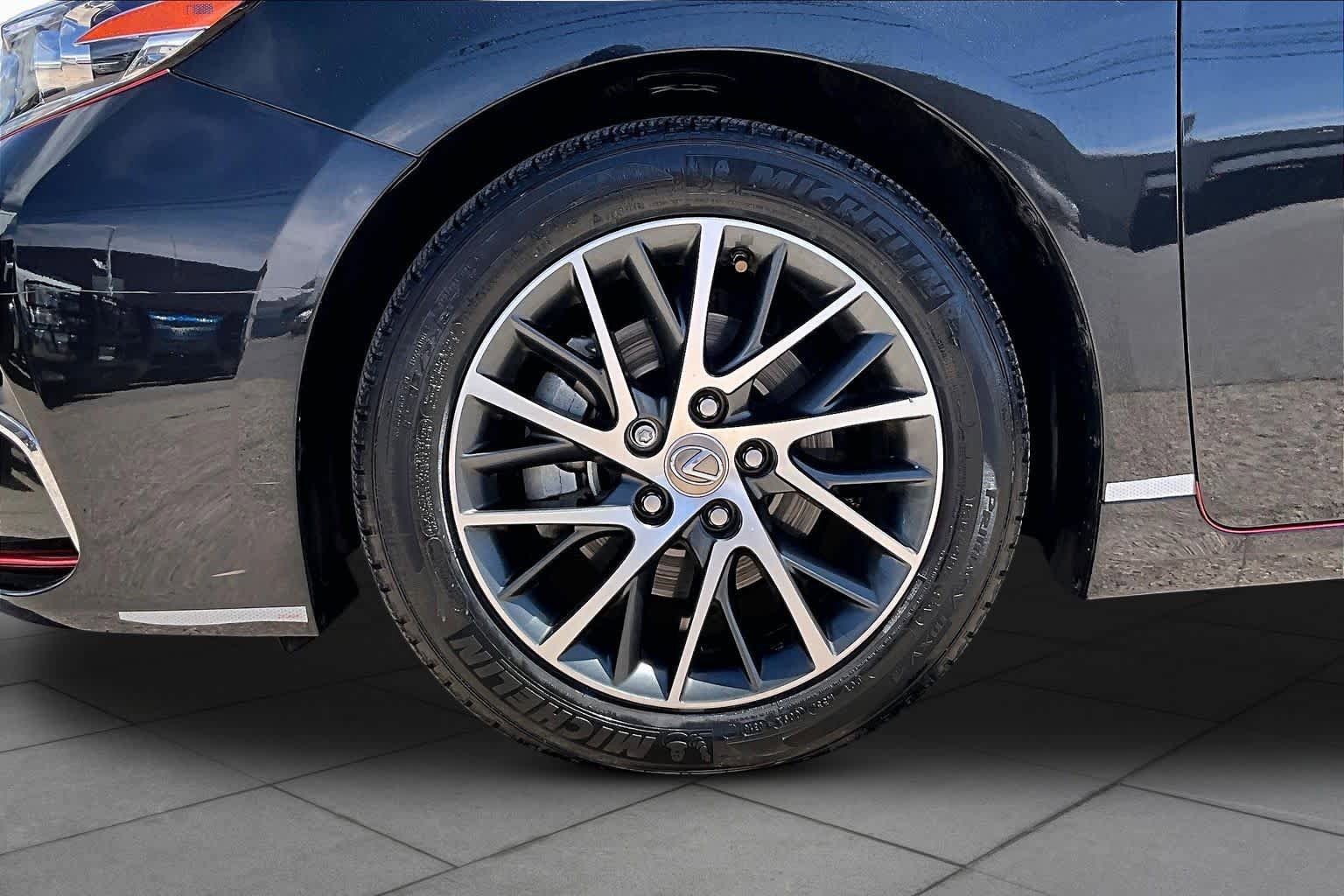 Used 2018 Lexus ES 350 w/ Luxury Package w/Wood Trim FWD image 10