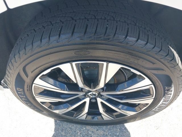 Used 2023 Volvo XC60 B5 Plus AWD/4WD image 15