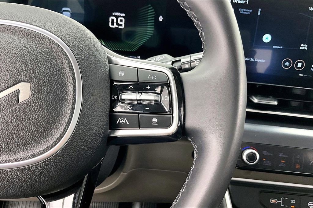 Used 2025 Kia Carnival LXS image 19