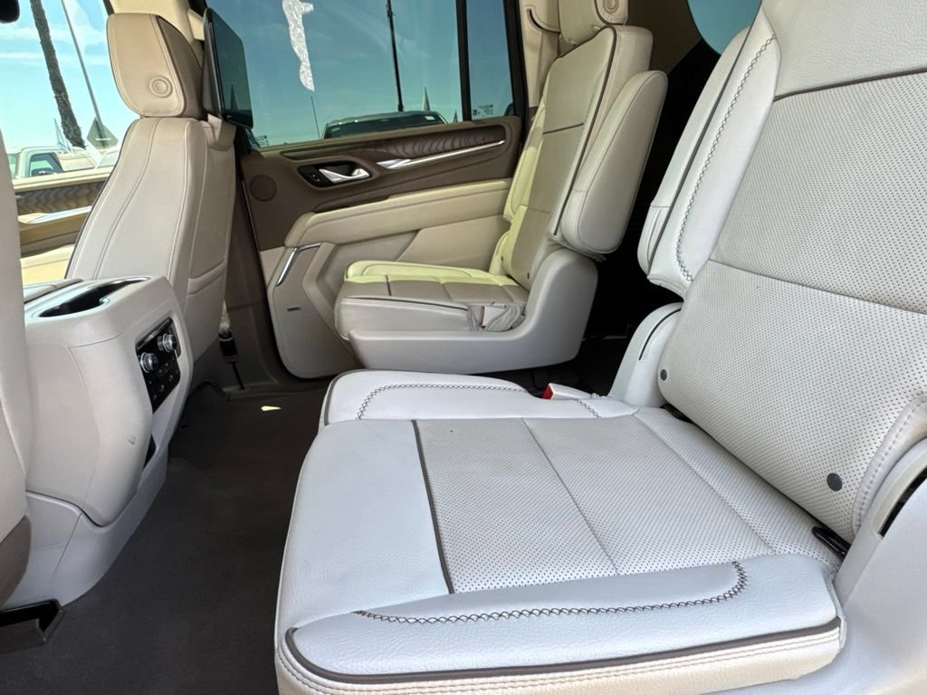 Used 2023 GMC Yukon XL Denali w/ Denali Reserve Package AWD/4WD image 42