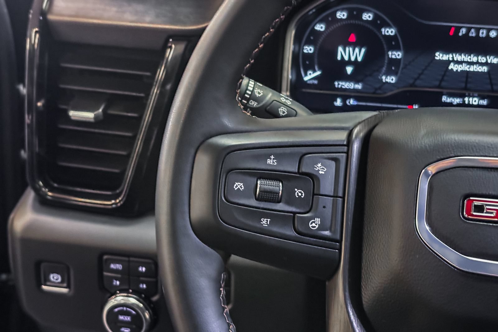 Used 2024 GMC Sierra 2500 AT4 w/ AT4 Premium Plus Package AWD/4WD image 39
