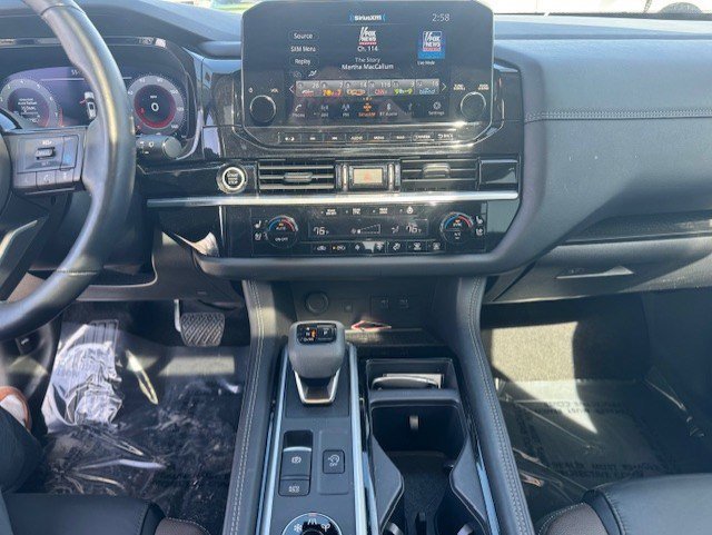 Used 2024 Nissan Pathfinder Platinum image 18