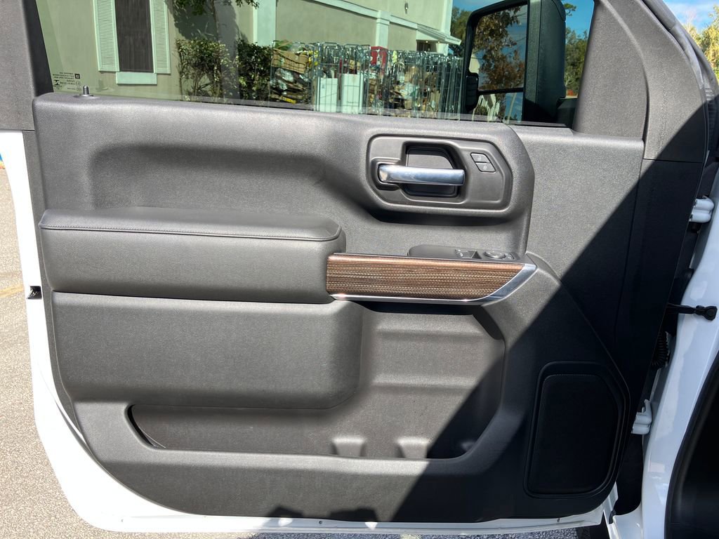 Used 2022 Chevrolet Silverado 3500 LT w/ Convenience Package image 16