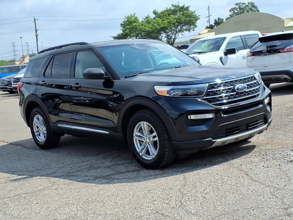Certified 2023 Ford Explorer XLT w/ Equipment Group 202A AWD/4WD image 7
