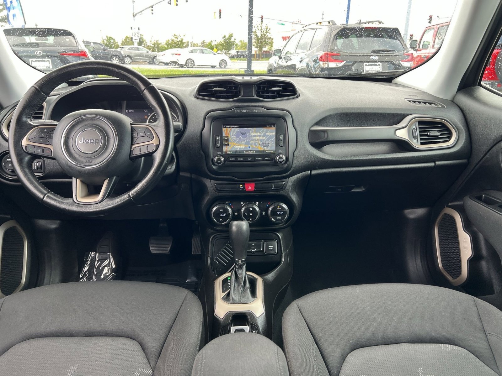 Used 2017 Jeep Renegade Latitude FWD image 21