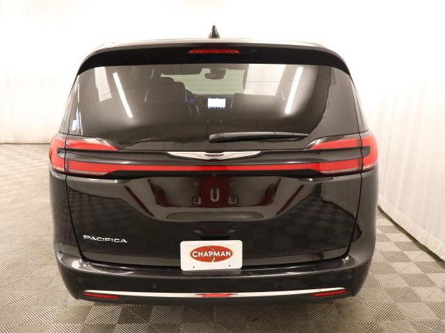 Used 2025 Chrysler Pacifica Select FWD image 5