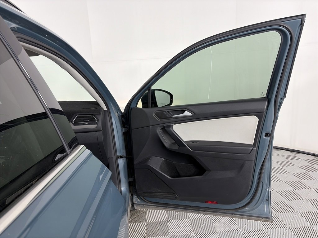 Used 2021 Volkswagen Tiguan SE image 30