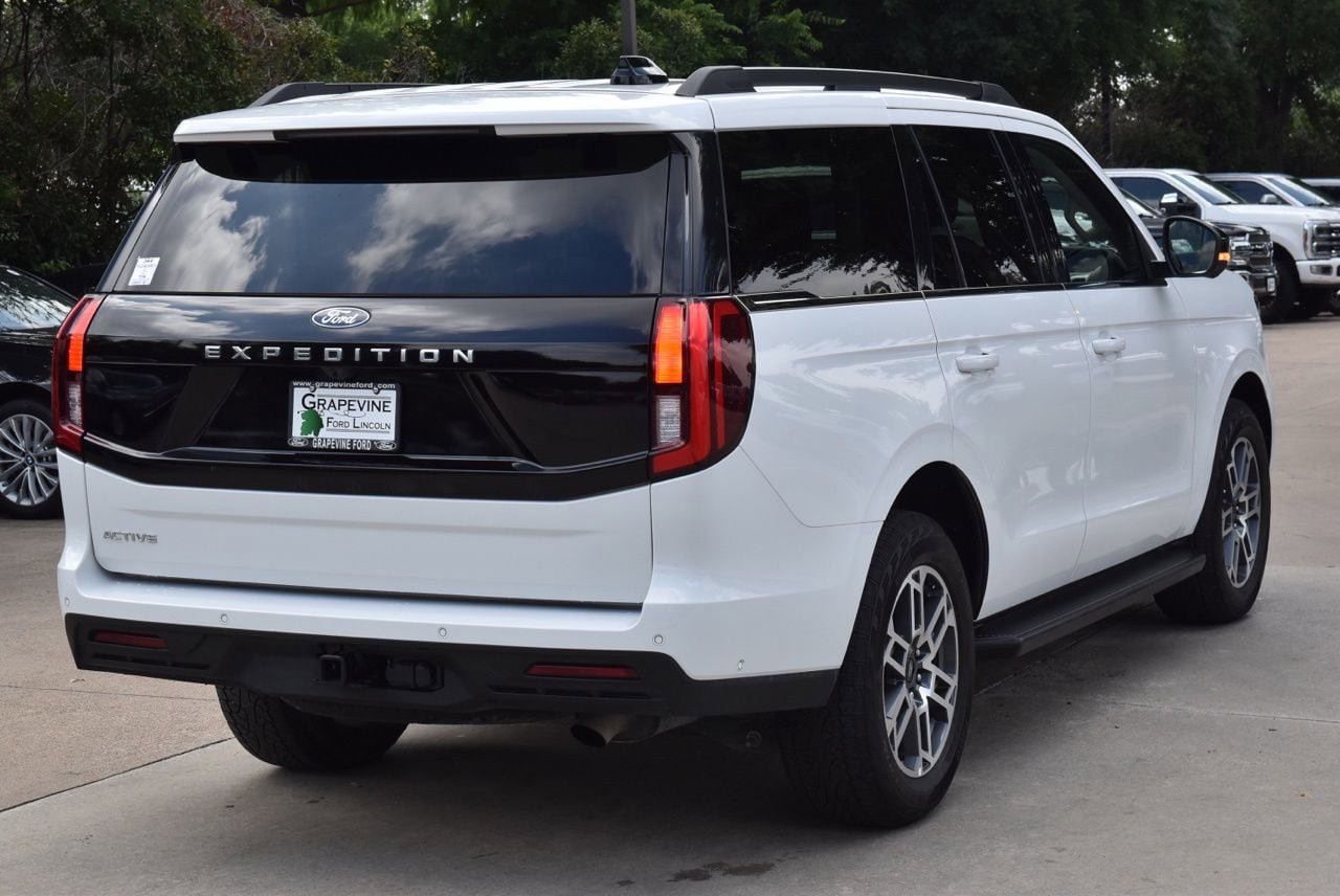 Certified 2025 Ford Expedition Active AWD/4WD image 8