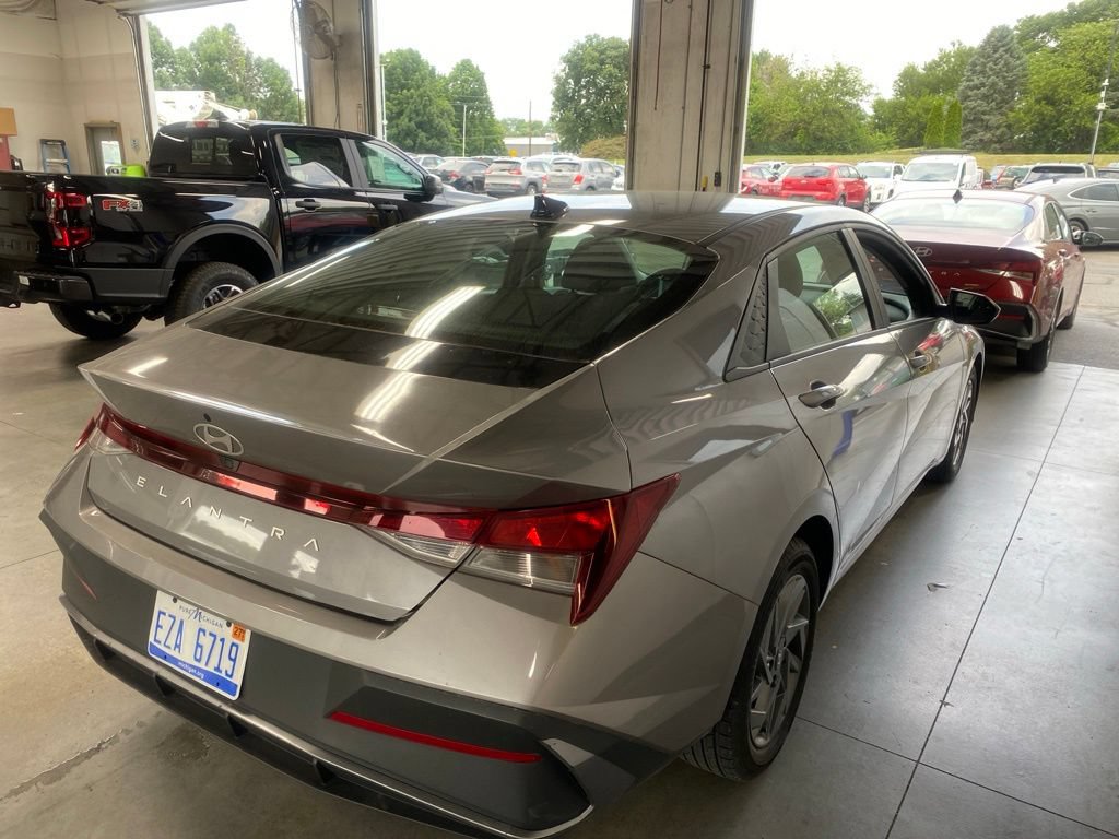 Used 2024 Hyundai Elantra SEL FWD image 4