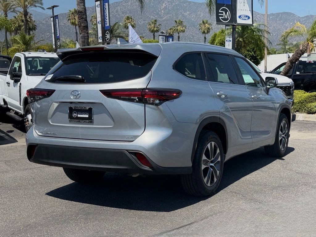 Used 2025 Toyota Highlander XLE FWD image 8