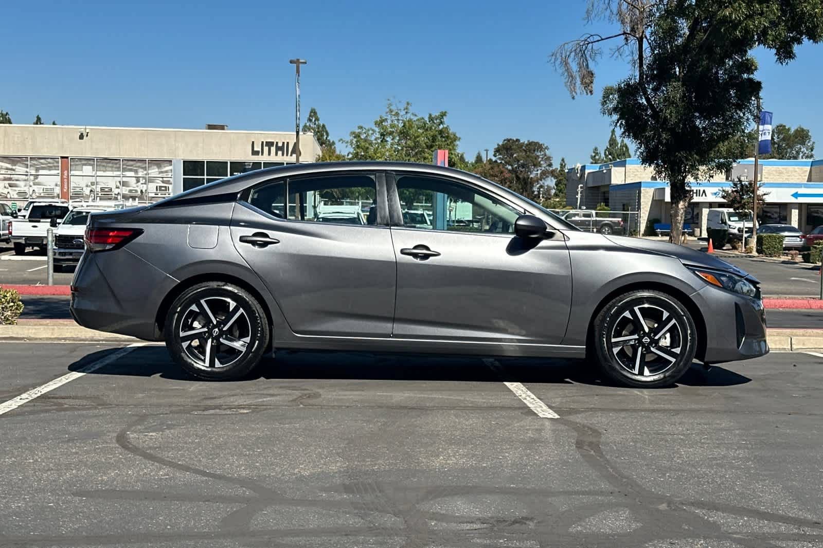 Used 2024 Nissan Sentra SV FWD image 9
