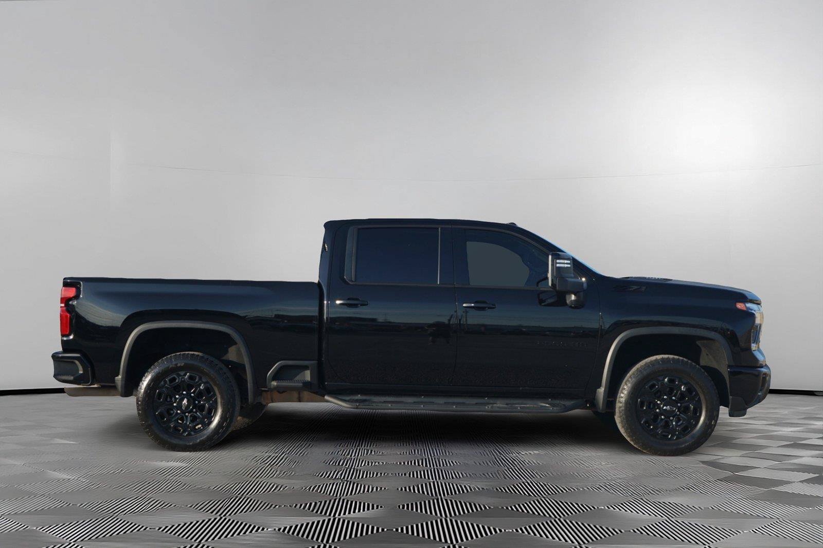 Used 2024 Chevrolet Silverado 2500 LTZ w/ LTZ Plus Package AWD/4WD image 4