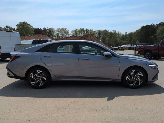 Used 2025 Hyundai Elantra SEL image 5