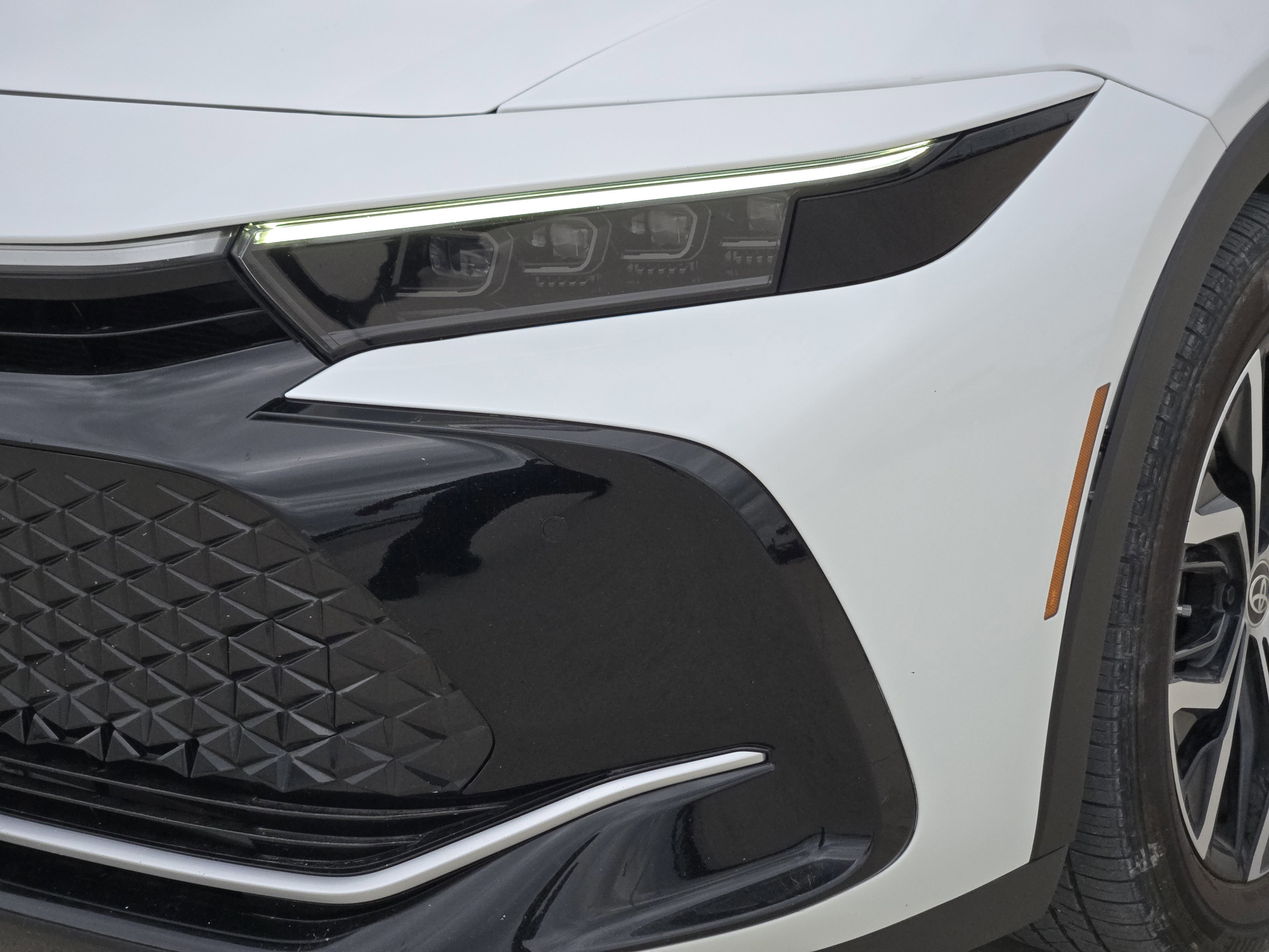 Used 2024 Toyota Crown AWD/4WD image 9