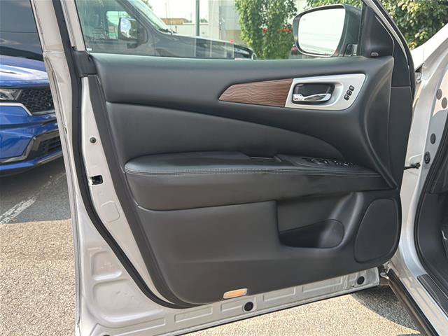 Used 2018 Nissan Pathfinder Platinum AWD/4WD image 20