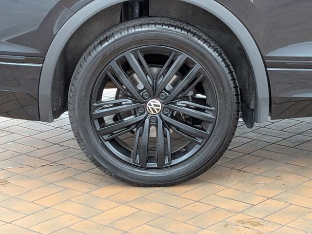 Used 2022 Volkswagen Tiguan SE R-Line image 9