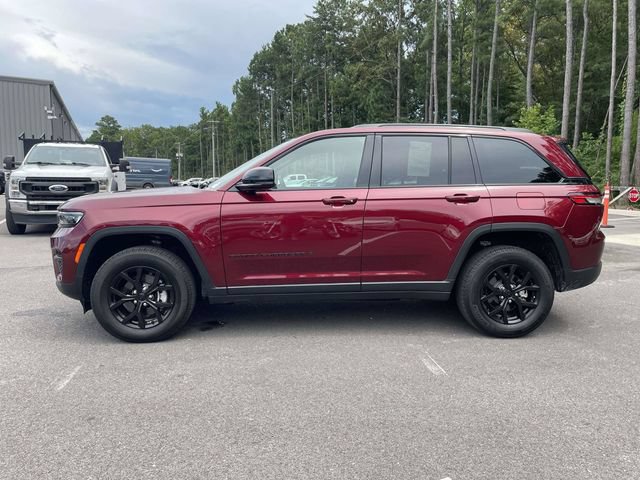 Used 2024 Jeep Grand Cherokee Altitude AWD/4WD image 29