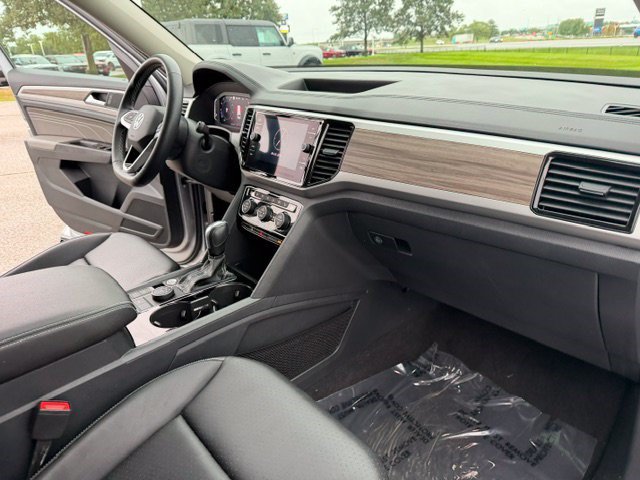 Used 2023 Volkswagen Atlas SEL AWD/4WD image 41