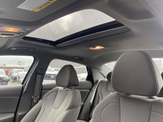 Used 2025 Hyundai Elantra SEL w/ Cargo Package image 16