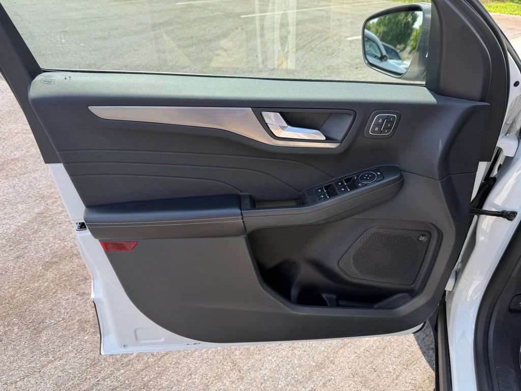 Certified 2022 Ford Escape Titanium AWD/4WD image 13