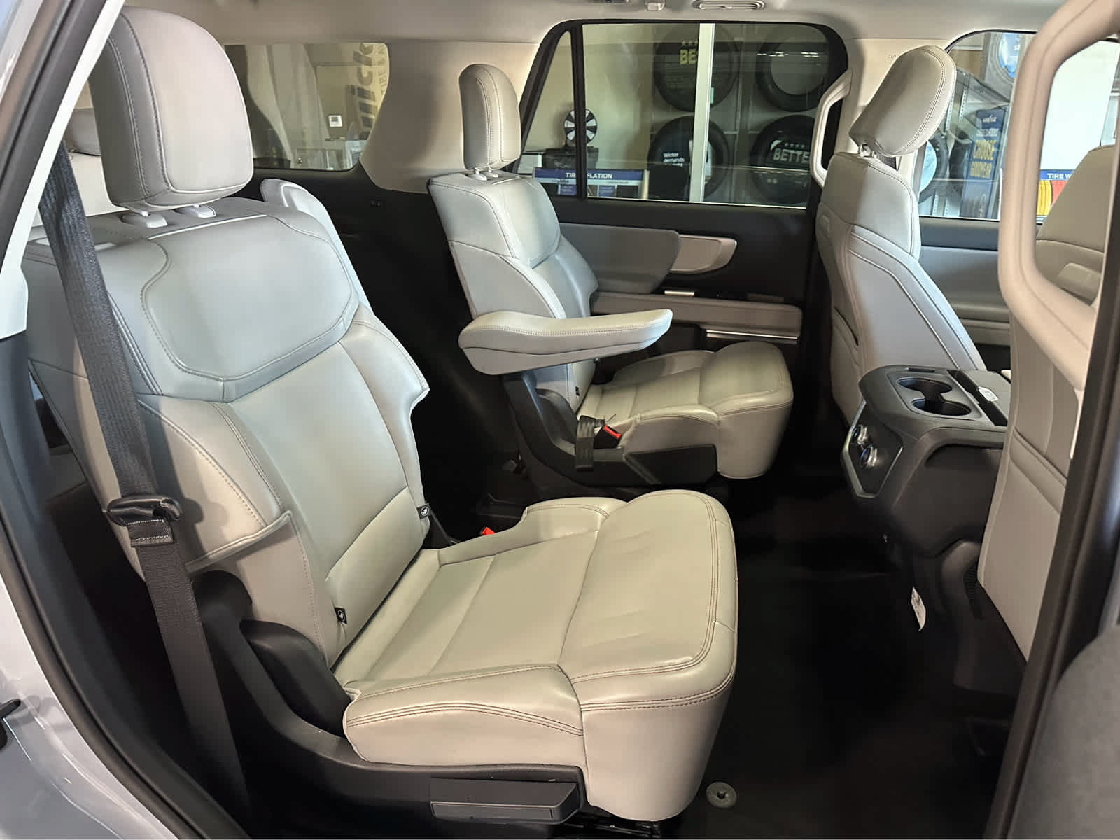 Certified 2025 Ford Expedition Active AWD/4WD image 40