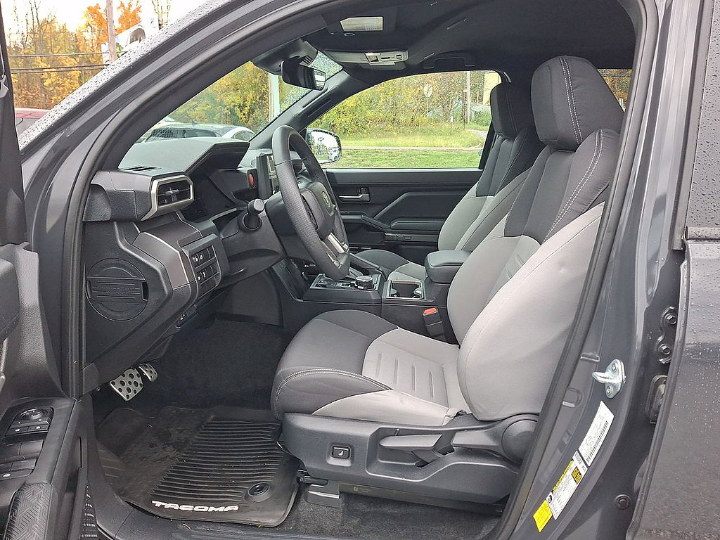 Used 2025 Toyota Tacoma TRD Sport AWD/4WD image 11