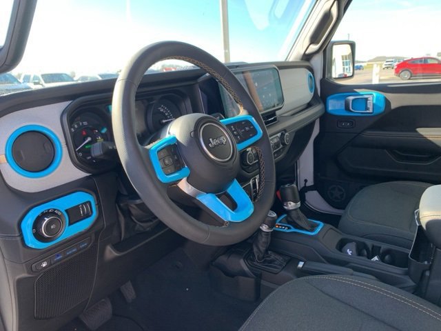 Used 2024 Jeep Wrangler Unlimited Sahara w/ Technology Group image 10