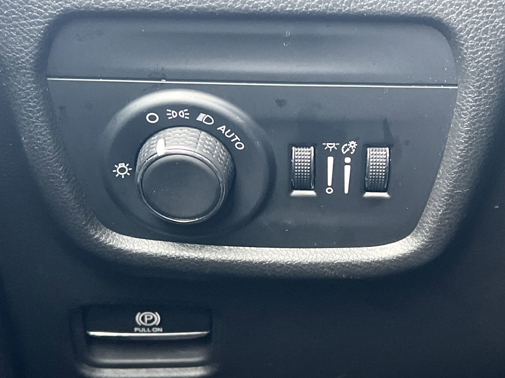 Used 2024 Jeep Grand Cherokee L Altitude image 19