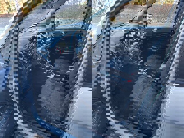 Certified 2019 Ford EcoSport SE image 12