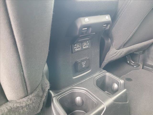 Used 2023 Jeep Wrangler Unlimited Sahara AWD/4WD image 15